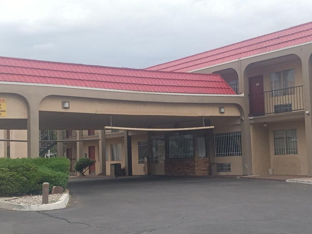 Midtown Inn & Suites Albuquerque Exterior photo